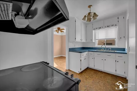 Kitchen - 17420 Valade, Riverview, MI 48193 photo 1 of 4