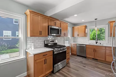 695 Budlong, Adrian, MI 49221 photo 11