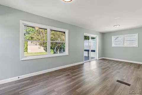 695 Budlong, Adrian, MI 49221 photo 7