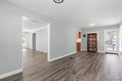 695 Budlong, Adrian, MI 49221 photo 4