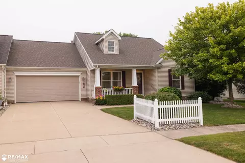 166 Beacon Pt, Flushing, MI 48433