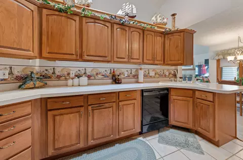 Kitchen - 1988 Salisbury, Gladwin, MI 48624 photo 2 of 4