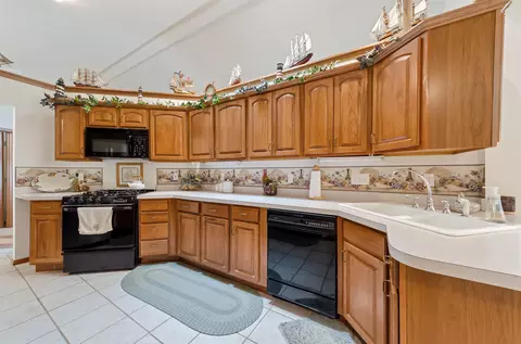 Kitchen - 1988 Salisbury, Gladwin, MI 48624 photo 1 of 4