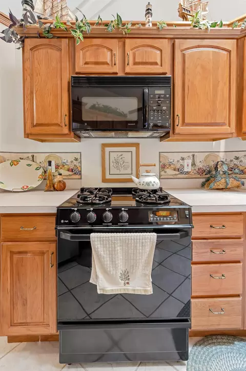 Kitchen - 1988 Salisbury, Gladwin, MI 48624 photo 4 of 4