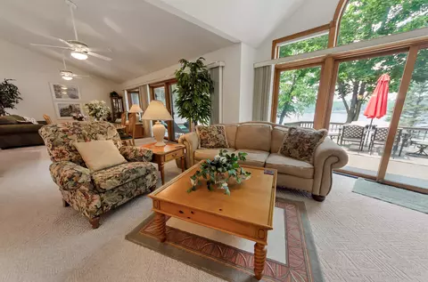 Living - 1988 Salisbury, Gladwin, MI 48624 photo 2 of 8