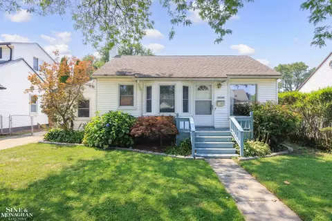 22100 Lange St, Saint Clair Shores, MI 48080
