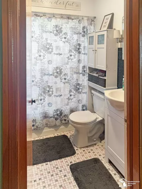 Bath - 805 Patterson, Monroe, MI 48161 photo 1 of 1