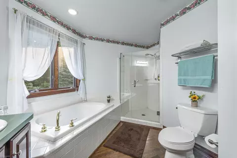 Bath - 2148 Hidden, Leonard, MI 48367 photo 4 of 5