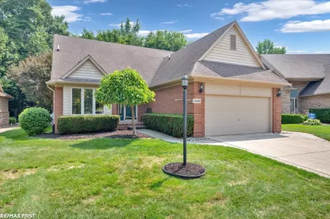 52180 Jacqueline Ct, Macomb, MI 48042