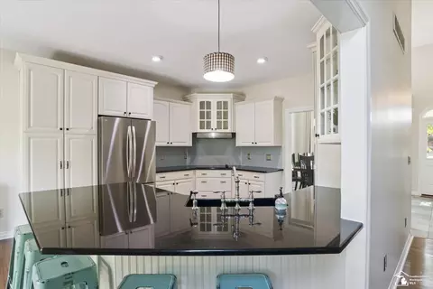 Kitchen - 385 Golfview, Monroe, MI 48162 photo 3 of 5