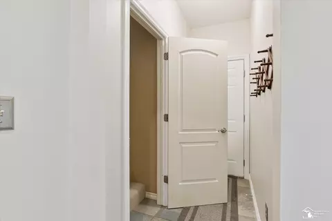 Entry Way - 385 Golfview, Monroe, MI 48162 photo 5 of 5