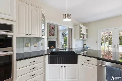 Kitchen - 385 Golfview, Monroe, MI 48162 photo 4 of 5