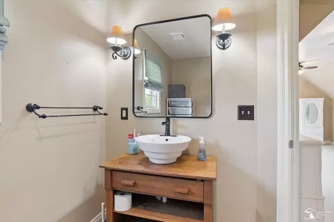 Bath - 385 Golfview, Monroe, MI 48162 photo 6 of 6