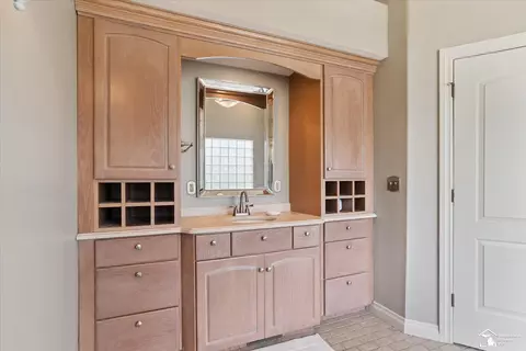 Bath - 385 Golfview, Monroe, MI 48162 photo 2 of 6
