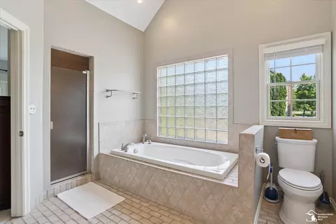 Bath - 385 Golfview, Monroe, MI 48162 photo 3 of 6