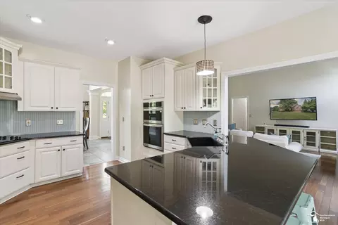 Kitchen - 385 Golfview, Monroe, MI 48162 photo 2 of 5
