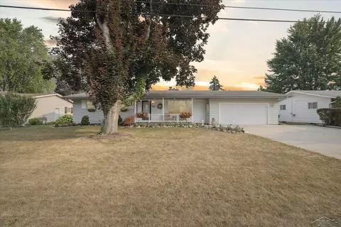 2923 Thunderbird, Bay City, MI 48706