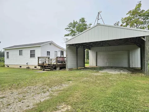 737 N Reid, Gulliver, MI 49840