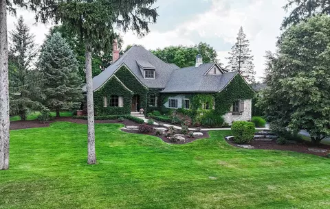 5980 Hartford, Brighton, MI 48116