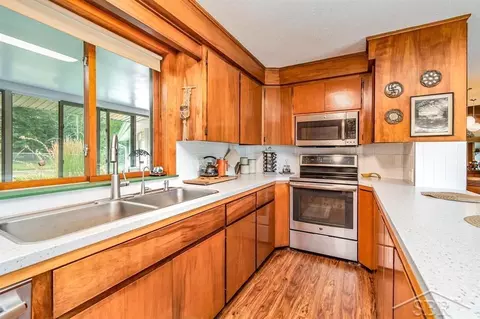 387 E Dopp, Midland, MI 48640 photo 12
