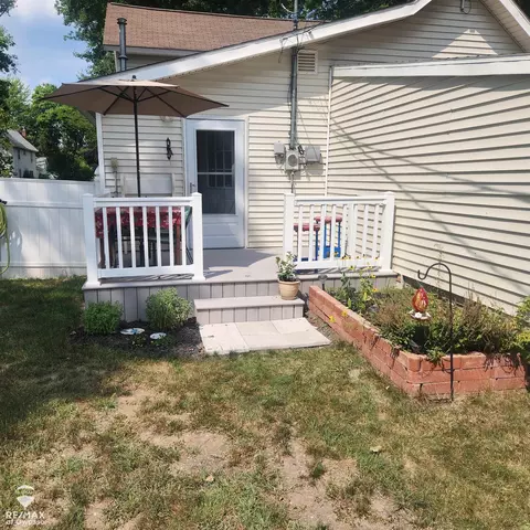 Exterior - 205 W Maple, Shepherd, MI 48883 photo 2 of 5