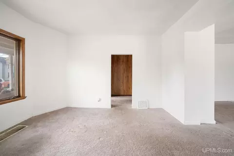 Living - 635 N Fifth, Ishpeming, MI 49849 photo 5 of 10
