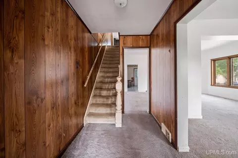 Entry Way - 635 N Fifth, Ishpeming, MI 49849 photo 1 of 3