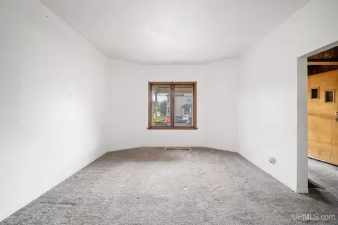Living - 635 N Fifth, Ishpeming, MI 49849 photo 6 of 10