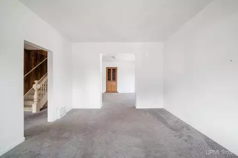 Living - 635 N Fifth, Ishpeming, MI 49849 photo 4 of 10