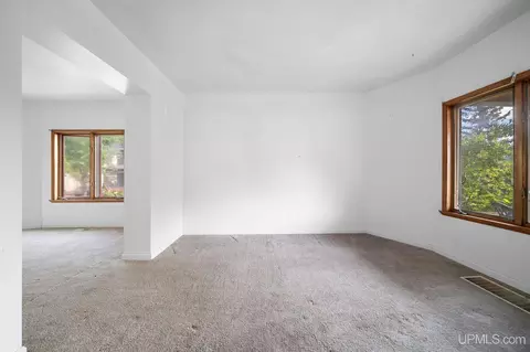 Living - 635 N Fifth, Ishpeming, MI 49849 photo 3 of 10