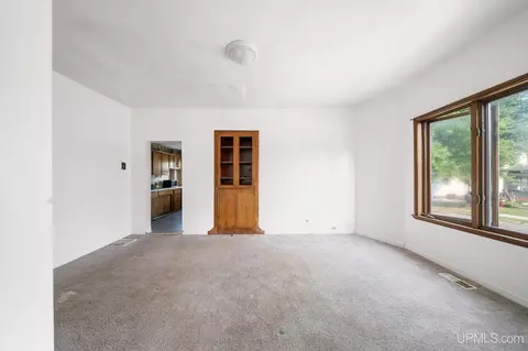 Living - 635 N Fifth, Ishpeming, MI 49849 photo 7 of 10
