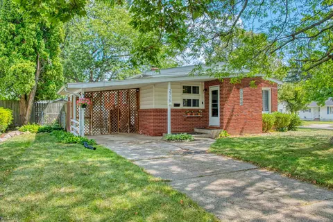 2715 Chatham, Lansing, MI 48910