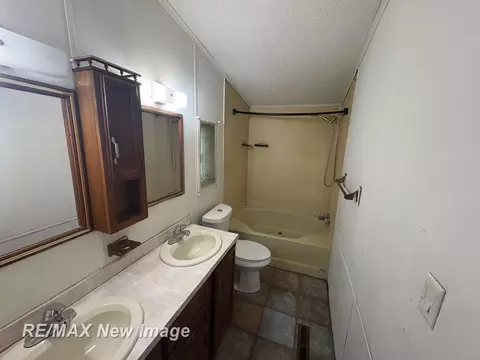 Bath - 19650 Ithaca, Brant, MI 48614 photo 1 of 2
