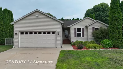 2442 Hickory Circle Dr, Howell, MI 48855