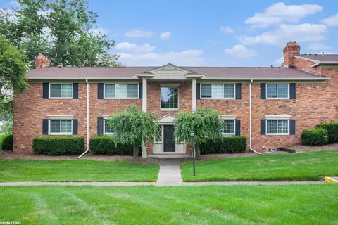 42550 Woodward #37, Bloomfield Township, MI 48304