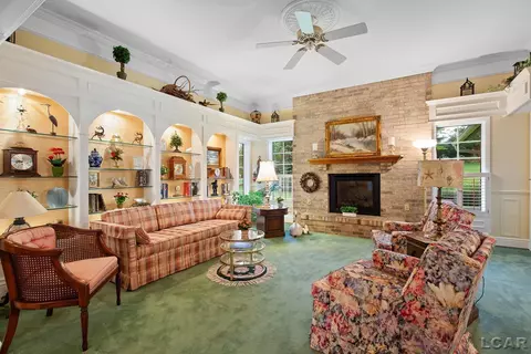 Living - 8917 Hawthorne, Tecumseh, MI 49286 photo 2 of 6