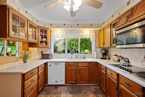 Kitchen - 8917 Hawthorne, Tecumseh, MI 49286 photo 2 of 2