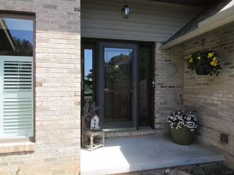 Exterior - 8917 Hawthorne, Tecumseh, MI 49286 photo 4 of 14