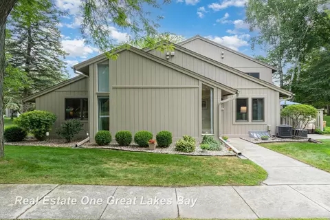 6217 Fairway Pnes, Bay City, MI 48706