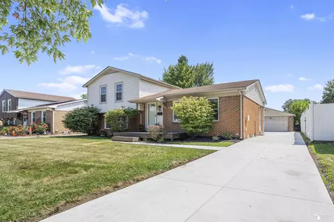 22493 Doncaster, Brownstown Twp, MI 48193 photo 2