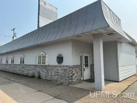113 S 10th, Escanaba, MI 49829