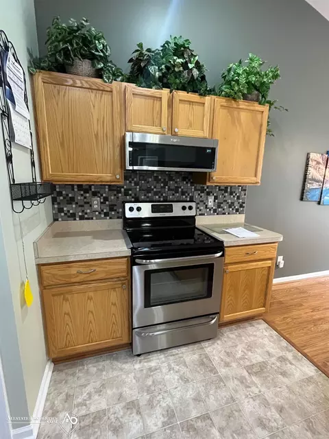 Kitchen - 9004 Spring Brk, Davison, MI 48423 photo 3 of 4