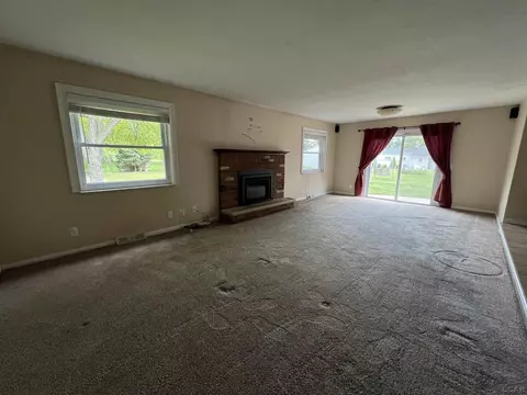 Living - 224 Maple, Tecumseh, MI 49286 photo 2 of 3