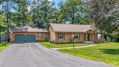 1022 N Evergreen, Iron Mountain, MI 49801