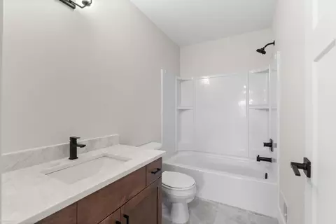 Bath - 281 E Lafayette, Romeo, MI 48065 photo 2 of 4