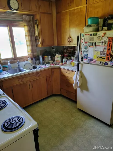 Kitchen - 37 Cedar, White Pine, MI 49971 photo 2 of 2
