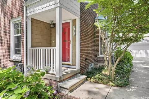 1022 Hampton, Grosse Pointe Woods, MI 48236 photo 2