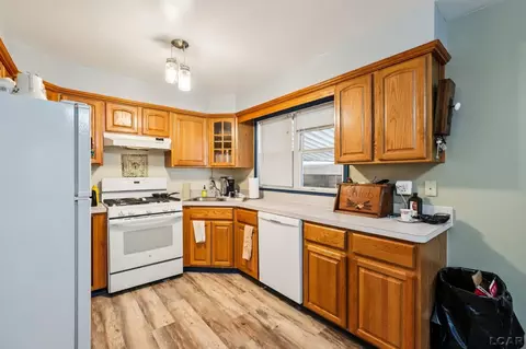Kitchen - 29746 Red Cedar, Flat Rock, MI 48134 photo 1 of 2