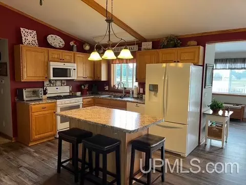 806 Division, Quinnesec, MI 49876 photo 4