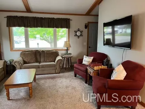 806 Division, Quinnesec, MI 49876 photo 2